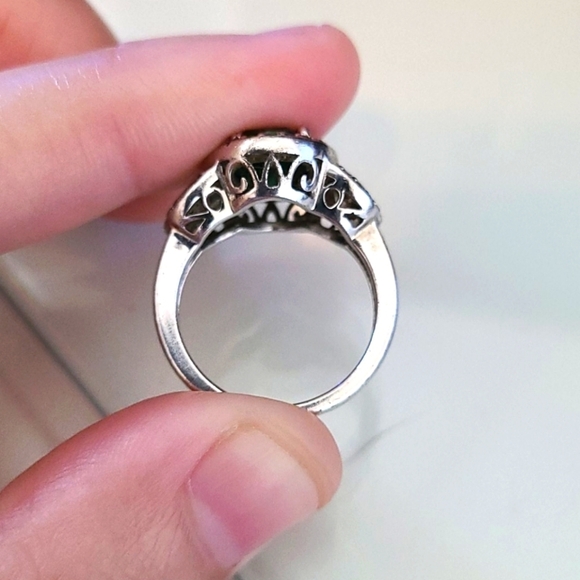 Sterling Silver and CZ Green Ring - Picture 5 of 6